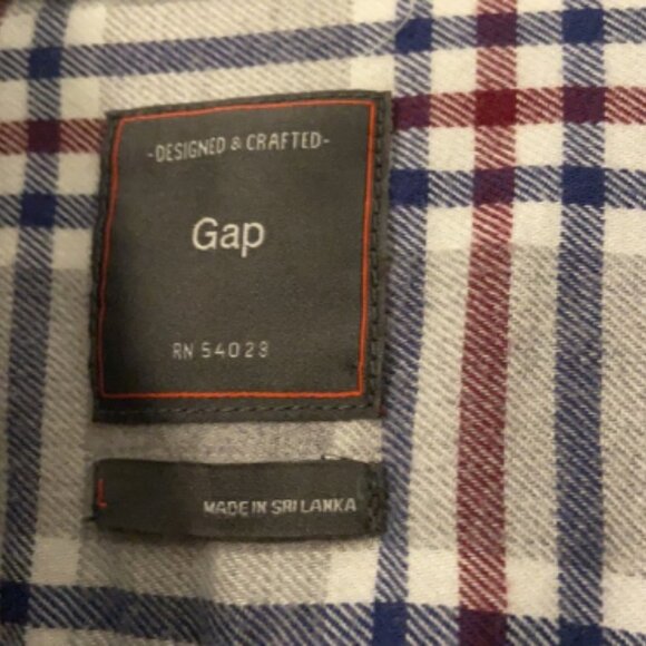 Host Pick  Men’s Gap Button-Up - Picture 2 of 4